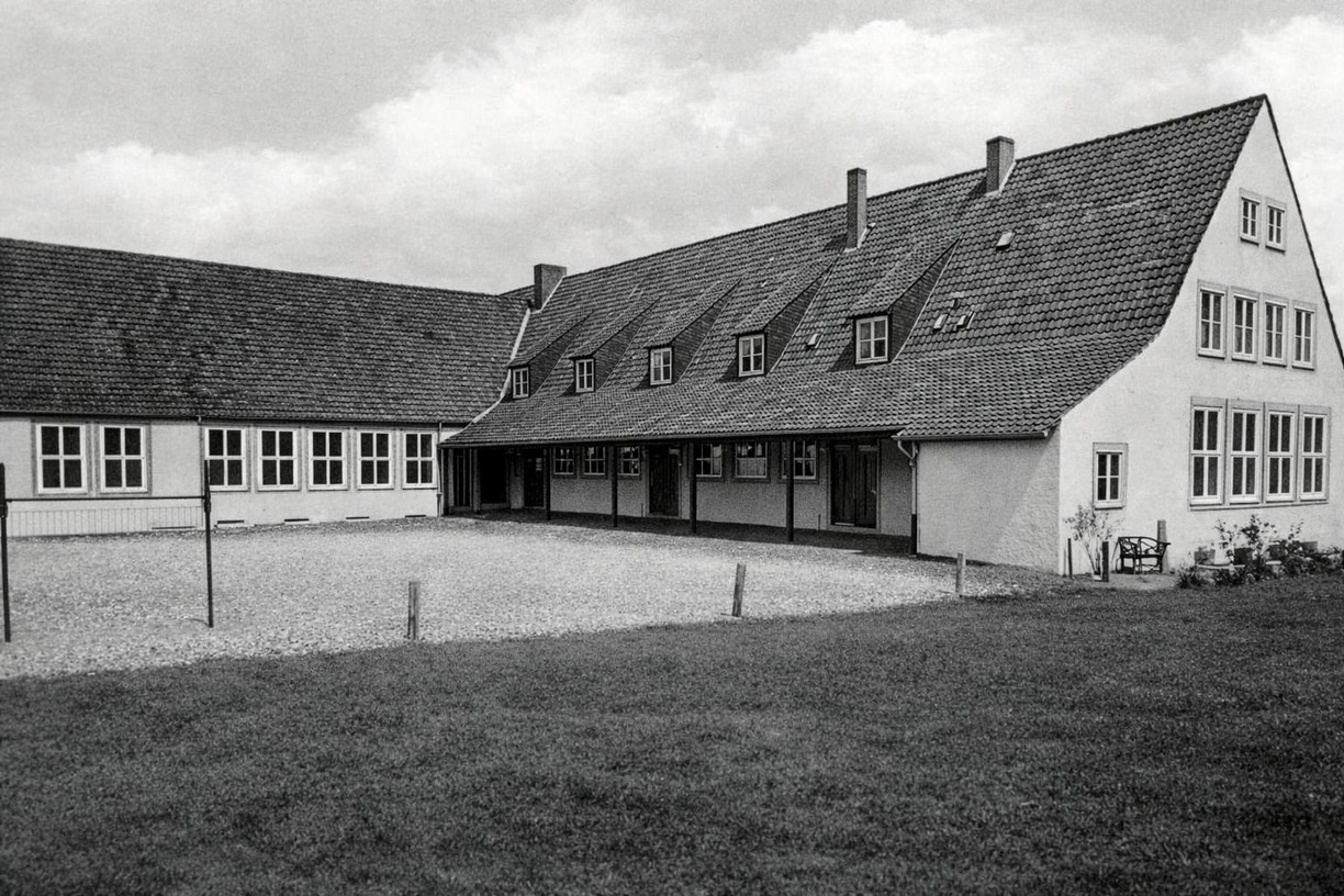 neue Schule ca. 1951 Ansicht von hinten