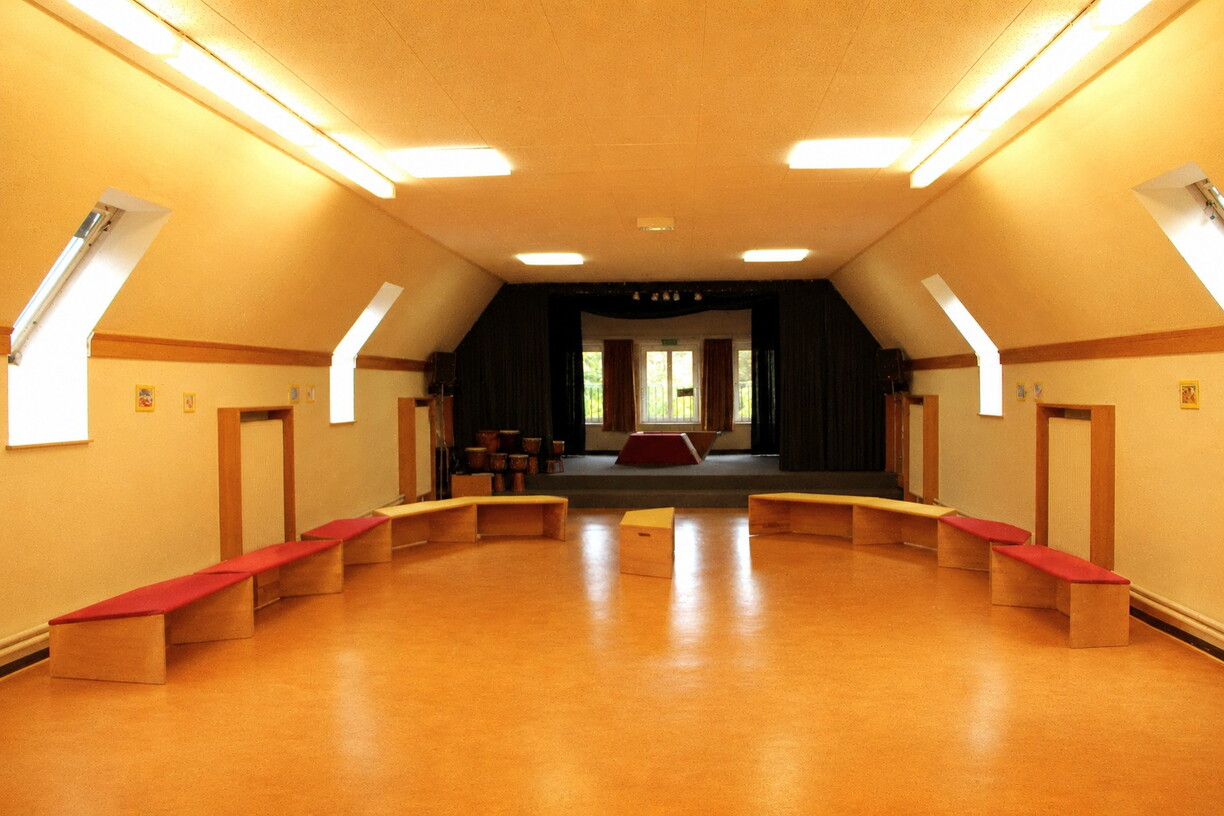 neue Schule Aula 2011